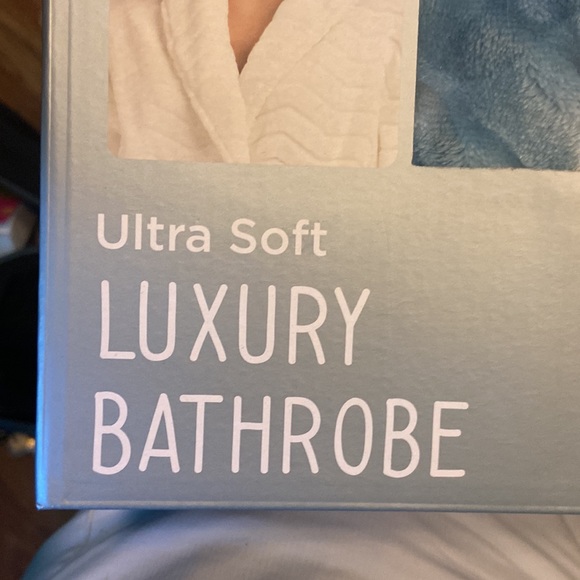 New Robe-Never Used - Picture 3 of 3